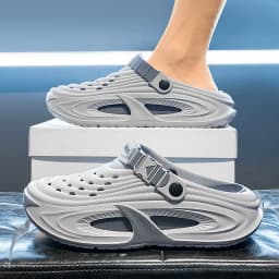 New hole shoes for men in summer, thick soled, non slip, breathable driving sandals, durable and fashionable beach shoes