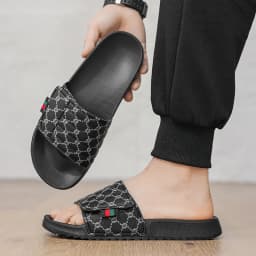 Design Fashion Slippers Comfortable Lightweight Breathable Suitable for Home Leisure Travel Personalized and Practical Outdoor