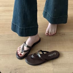 2026 New Fashion Casual Slip-On Flat Bottom Sandals with Lock Buckle for Beach Vacation Women Breathable Comfortable PU Leather