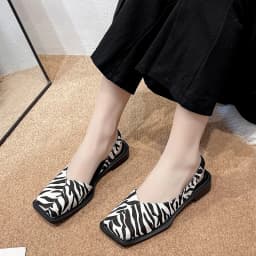 Leather Toe Cap Sandals for Women 2024 New Flat Bottomed Square Toe Single Shoes, Retro Exterior Wear, Anti Slip Beach Slippers