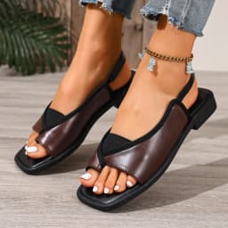 New Summer Women's Genuine Leather Open-Toe Sandals Fashionable Flat Square-Toe Sandals 2026 Retro Outdoor Beach Casual Sandals