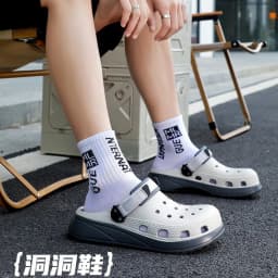 New men's large size Internet celebrity fashion trend double color hole shoes summer sports beach cool slippers