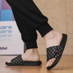 Summer Beach Slippers Men's Fashion Comfortable Breathable Sandals Indoor and Outdoor Sandals Plus Size 46 47