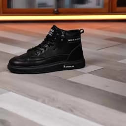 High-Top Sneakers for Men Designed for All Seasons, Featuring a Non-Slip PU Sole And a White Laceless Design Suitable for Urban