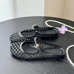 Hollow out jelly shoes with a single toe cap, half trailer, crystal shoes, one foot kick, perforated sandals