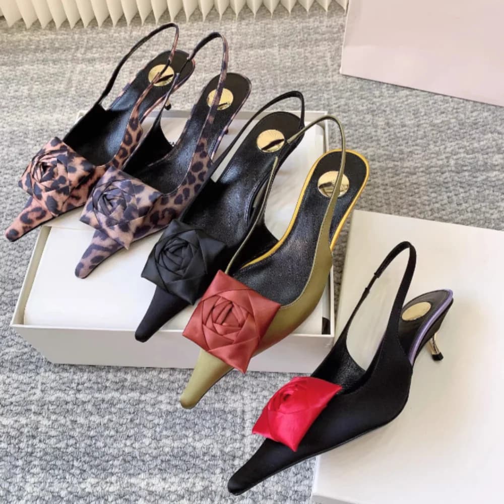 2026 Summer Women's New Pointed Shallow Mouth Sandals Fashion Show Party Wedding Women's Large Size Stiletto Sandals