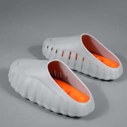 New Men's Slippers Outdoor Soft Thick Sole Slides Breathable Sandals Non-Slip Bathroom Slippers Lightweight Summer Beach Sandals