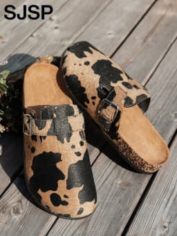 2025 New Women's Casual Autumn and Winter Outdoor Activity Shoes with Animal Prints, Leopard Print, Cow Print, New Mule Shoes, Slip-On Slippers, Outdoor Flat Beach Shoes, Trendy Fashion Animal Print Cow Print Leopard Print Cork Sole Sandals Suitable for All-Season Outdoor Activities