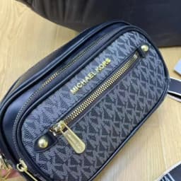 Michael Kors Women's Shoulder Crossbody Bag MK Classic Letter Camera Bag Fashionable and Casual Outdoor Shopping Travel Bag