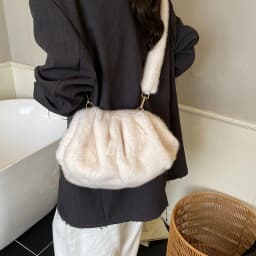 New Comfortable Versatile Texture Top Clutch Bag Women Winter Fluffy Cloud Crossbody Bag Retro Furry Commuting Storage Bag