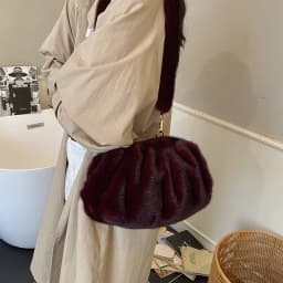 New Comfortable Versatile Texture Top Clutch Bag Women Winter Fluffy Cloud Crossbody Bag Retro Furry Commuting Storage Bag