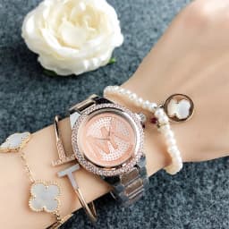Brand new Michael Kors luxury women's bag with a diamond-studded dial, quartz movement, casual business style, alloy material, s
