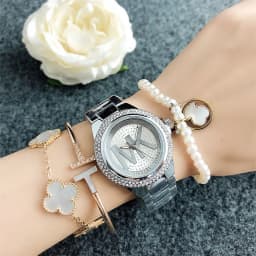 Brand new Michael Kors luxury women's bag with a diamond-studded dial, quartz movement, casual business style, alloy material, s