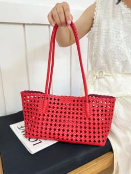 2026 New Fashion Hollow Out Woven Tote Bag for Women Large Capacity Commute Single Shoulder Handbag for Summer