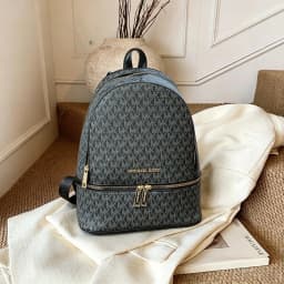 Brand new design Michael Kors Young Chamber women's backpack, a classic, stylish, versatile shoulder bag