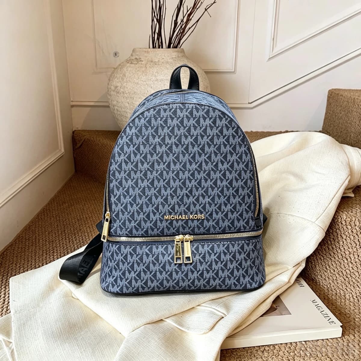 Brand new design Michael Kors Young Chamber women's backpack, a classic, stylish, versatile shoulder bag
