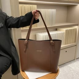 Minimalist Tote Bag with Detachable Inner Pouch Gold Hardware Large Capacity Shoulder Purse for Women Commuter Work Handbag