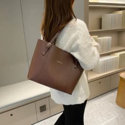 Minimalist Tote Bag with Detachable Inner Pouch Gold Hardware Large Capacity Shoulder Purse for Women Commuter Work Handbag