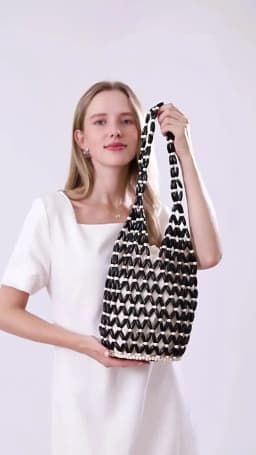 Women Woven Hand Bag Summer Design Hollow-Out Wooden Bead Tote Bucket Shoulder Bag Female Reticulate Netted Canvas Beach Handbag