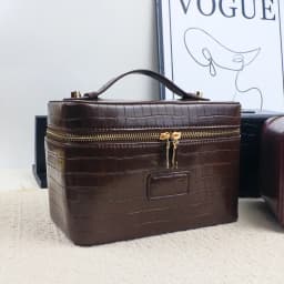 Customized Name PU Leather Crocodile-Patterned Multi-Zone Storage Large Capacity Portable Travel Handbag Makeup Bag Toiletry Bag