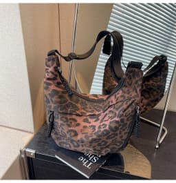 Unique Leopard Print Hobo Bag Sporty Commuting All Rounder Shoulder Crossbody Bag Versatile and Stylish Cosmetic Bag for Women