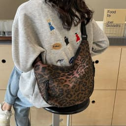 Unique Leopard Print Hobo Bag Sporty Commuting All Rounder Shoulder Crossbody Bag Versatile and Stylish Cosmetic Bag for Women