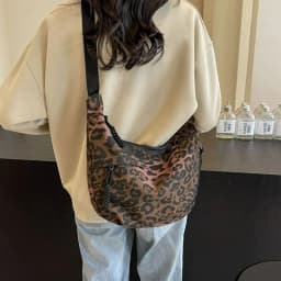 Unique Leopard Print Hobo Bag Sporty Commuting All Rounder Shoulder Crossbody Bag Versatile and Stylish Cosmetic Bag for Women