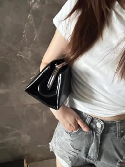 Women's Autumn/Winter Fashion Retro Underarm Bag: A Vintage, Minimalist Clip-Style Handbag – New Trendy Design for Women, Featur