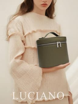 Light luxury, simple and portable handheld storage bag, large capacity makeup storage bag