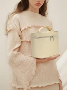 Light luxury, simple and portable handheld storage bag, large capacity makeup storage bag