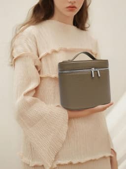 Light luxury, simple and portable handheld storage bag, large capacity makeup storage bag