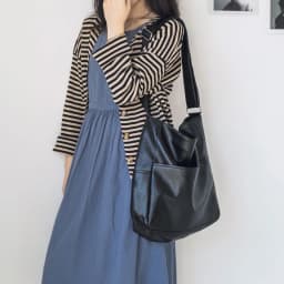 The Neutral Color Bags Are Suitable for Daily Commuting and Going to School They Include Single-Shoulder Bags and Tote Bags.