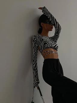 Sexy Backless Lace ups Pullover Tees Women Autumn Black O-neck Slim Longsleeve Short T-Shirt