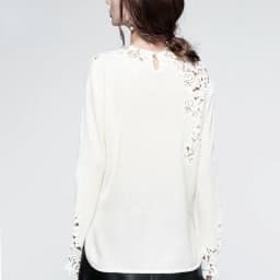 Women's Autumn Design Temperament T-shirt Wearing White Off-shoulder Top Fashion Embroidery Hollow-out Knitted Top Harajuku 2024