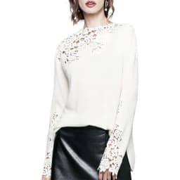 Women's Autumn Design Temperament T-shirt Wearing White Off-shoulder Top Fashion Embroidery Hollow-out Knitted Top Harajuku 2024