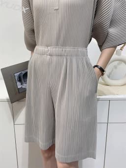 Pleated Women's Shorts Solid Color Miyake Five Pants 2024 Spring Summer Loose Casual Wide-legged Hundred Straight Pants Girls