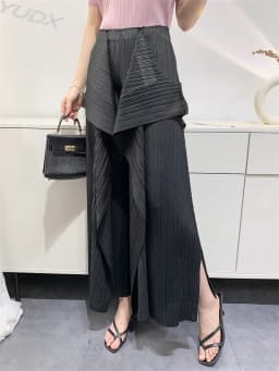 Miyake Pleated Pants Women's Wide Leg Pants Loose Design Fashion Niche Irregular Comfortable Casual 2025 Summer New Trousers