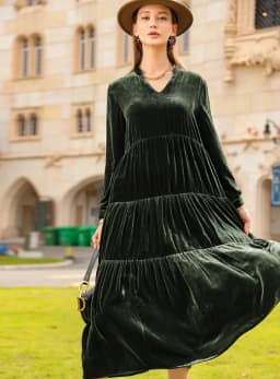 2026 Autunm and Winter women long sleeve velvet dress,Fashion elegant long maxi ruffled pleated velour dress party Vestidos