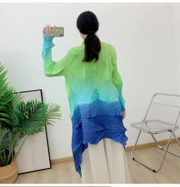 2025 New Fashion Miyake Pleated Gradient Mid-length Loose Cardigan Cape Jacket Autumn Coat Women