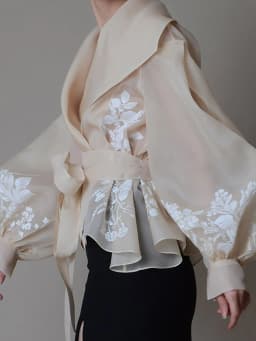 TWOTWINSTYLE Colorblock Patchwork Lace Up Shirts For Women V Neck Lantern Long Sleeve Temperament Blouses Female Fashion Style