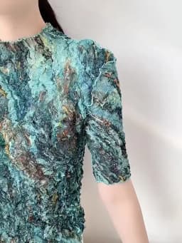 Miyake Pleated Tie Dye Printed T-shirt Fashionable Semi High Neck Temperament Top 2025 Summer New High Stretch Shirt