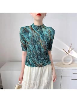 Miyake Pleated Tie Dye Printed T-shirt Fashionable Semi High Neck Temperament Top 2025 Summer New High Stretch Shirt