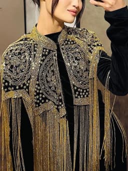 TWOTWINSTYLE Chic Formal Ceremonies Gold Fringe Cape for Women Stand Collar Luxury Beading Decoration for Red Carpet Gala Events