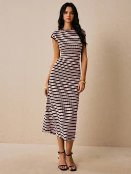 Elegant Sleeveless Knit Women's Long Dress with Round Neck and Color - Blocked Stripes for Fashionable and Casual Wear