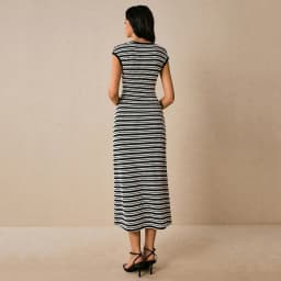 Elegant Sleeveless Knit Women's Long Dress with Round Neck and Color - Blocked Stripes for Fashionable and Casual Wear
