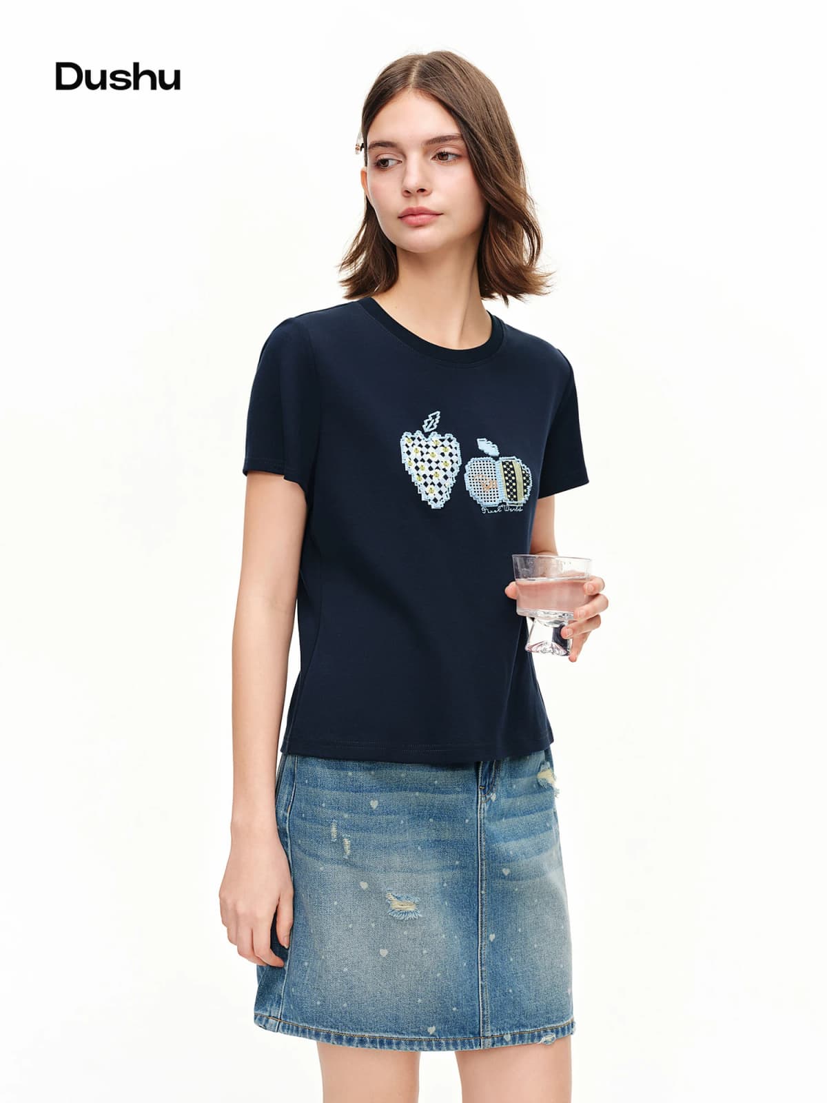 DUSHU 2026 New Summer Floral Embroidered T-Shirt Women Slim Fit Versatile Size Minimalist Tee Casual Short Sleeve Chic Top