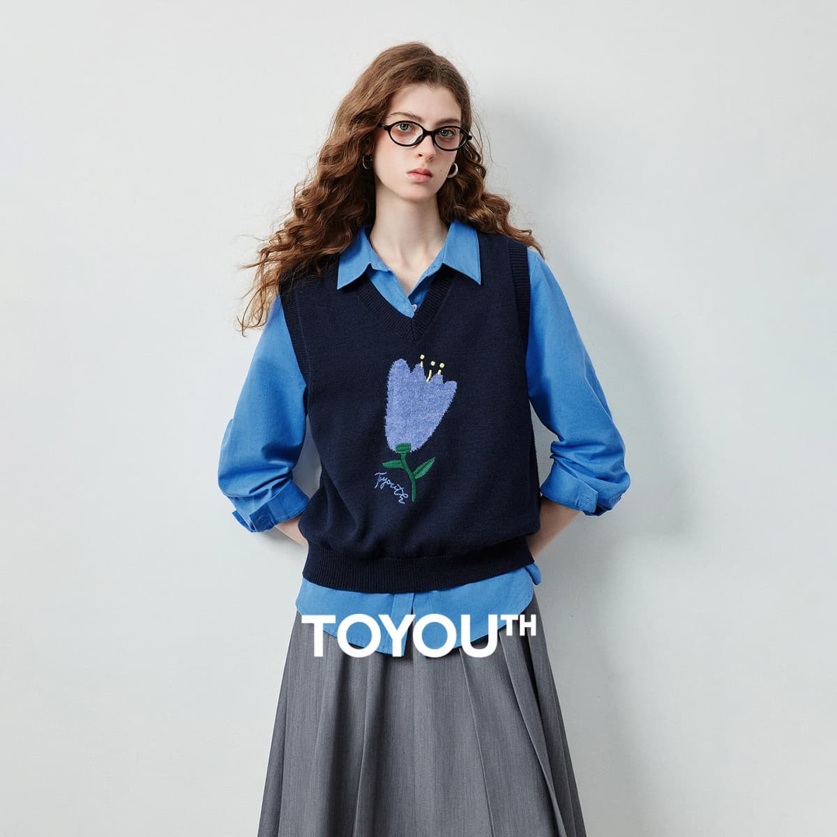 TOYOUTH Women's V Neck Knit Vest 2026 Fall New Arrival Botanical Jacquard Preppy Sleeveless Layering Top