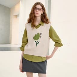 TOYOUTH Women's V Neck Knit Vest 2026 Fall New Arrival Botanical Jacquard Preppy Sleeveless Layering Top