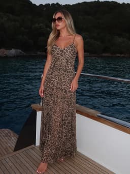 HH Vintage Muted Leopard Print Flowy Maxi Dress Summer V-Neck Thin Strap Pleated Slip Long Gown Women BeachTravel Casual Wear