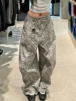 Leopard Print Curved Barrel Sickle Jeans Women Spring Summer Loose Washed Light Color Retro Streetwear Pants